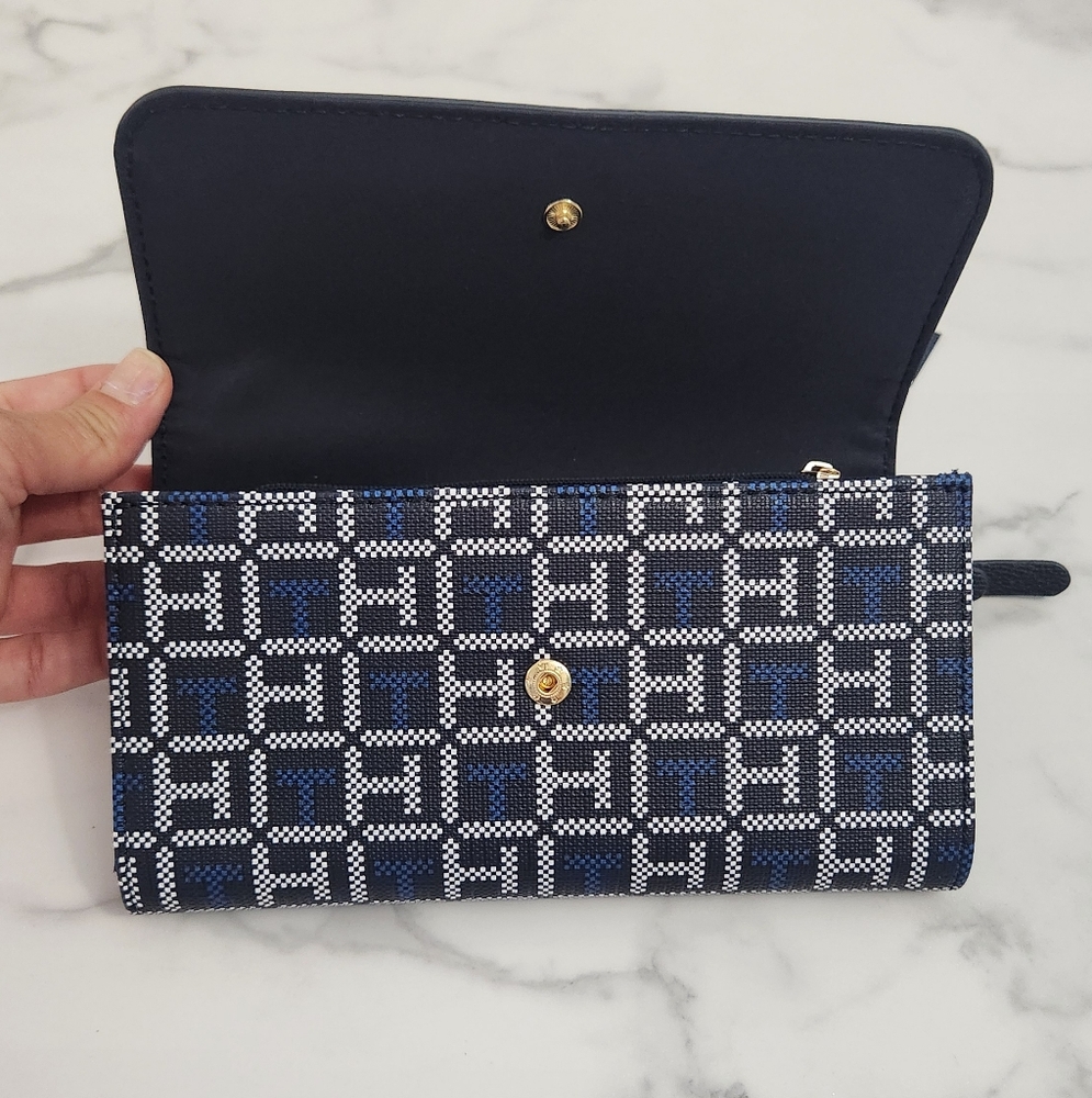 NWT Tommy Hilfiger Navy and Black Monogram Trifold Wallet - Picture 10 of 14